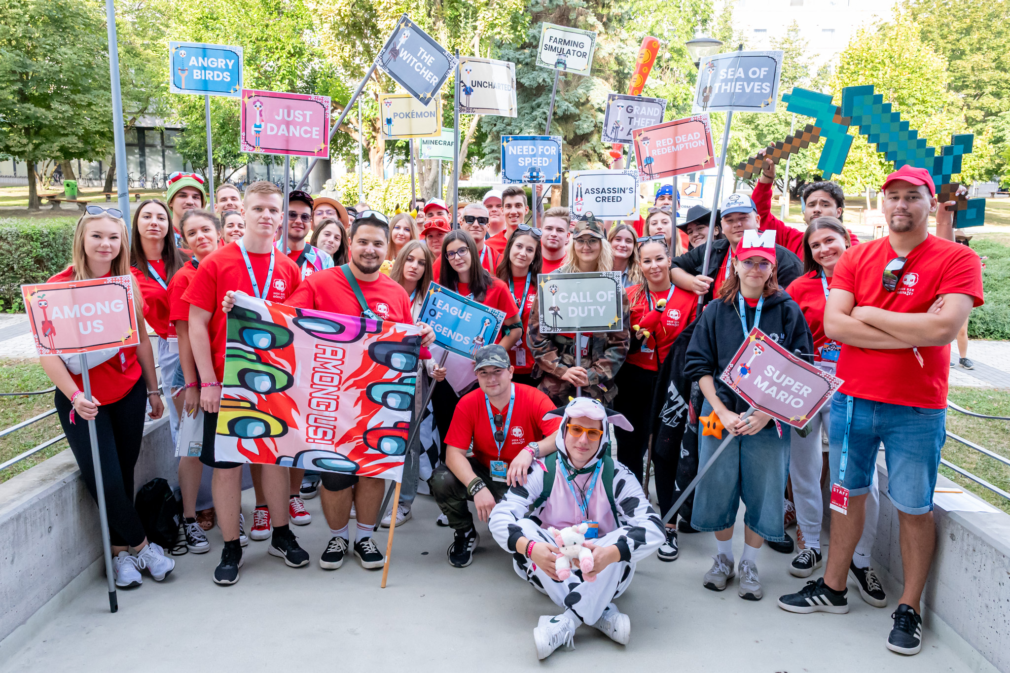 At night, entertainment took centre stage at the Bridge Student and Faculty Club. (Photos: András Adorján)